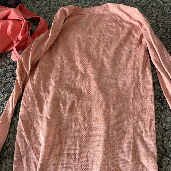 lululemon swiftly tech long sleeve shirt - Picture 2 of 2